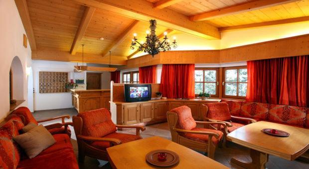 Hotel Taxacher Кирхберг Экстерьер фото