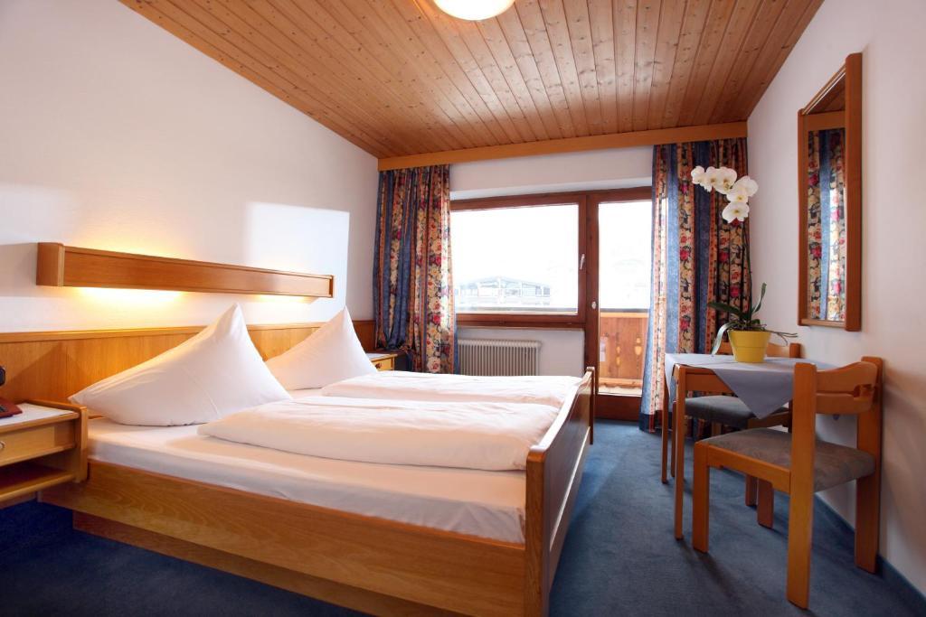 Hotel Taxacher Кирхберг Номер фото